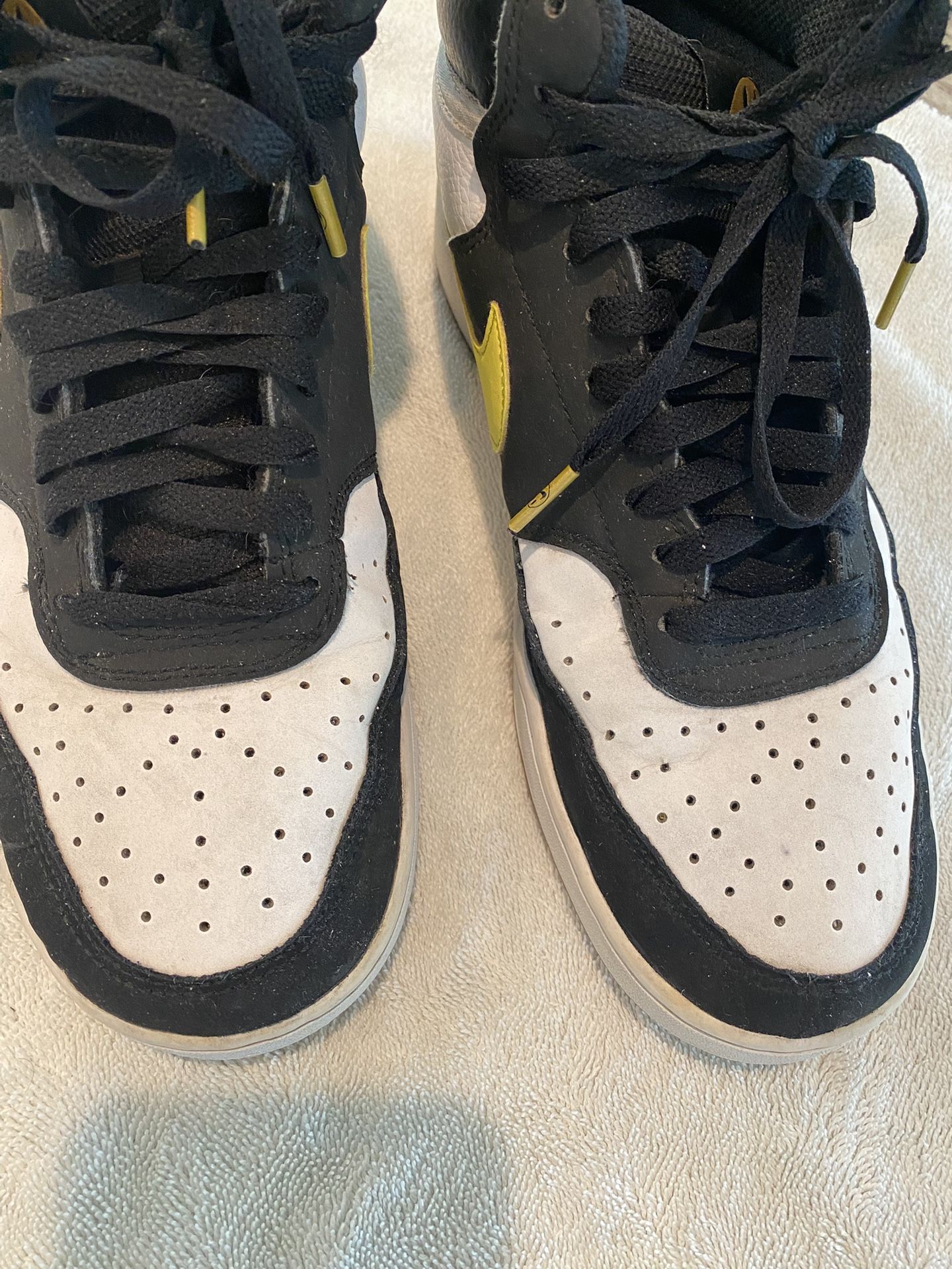 Men’s Size 8 Nike Court Vision Mid Go The Extra Smile