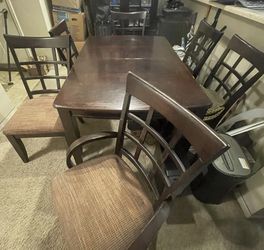 Dining Room Table & 6 Chairs