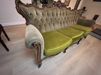 Classy Vintage Victorian Settee Sofa Couch