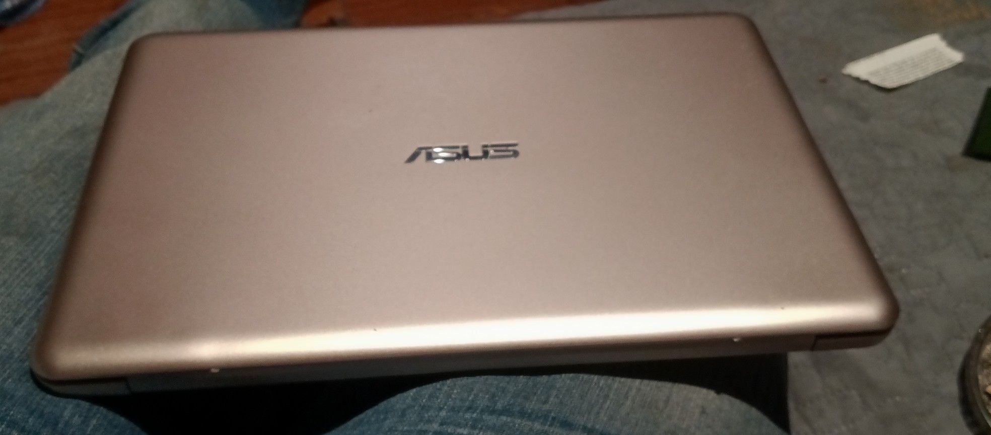 Asus E200H Notebook Pc