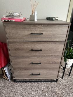 4-Drawer Dresser Gray Wood Finish