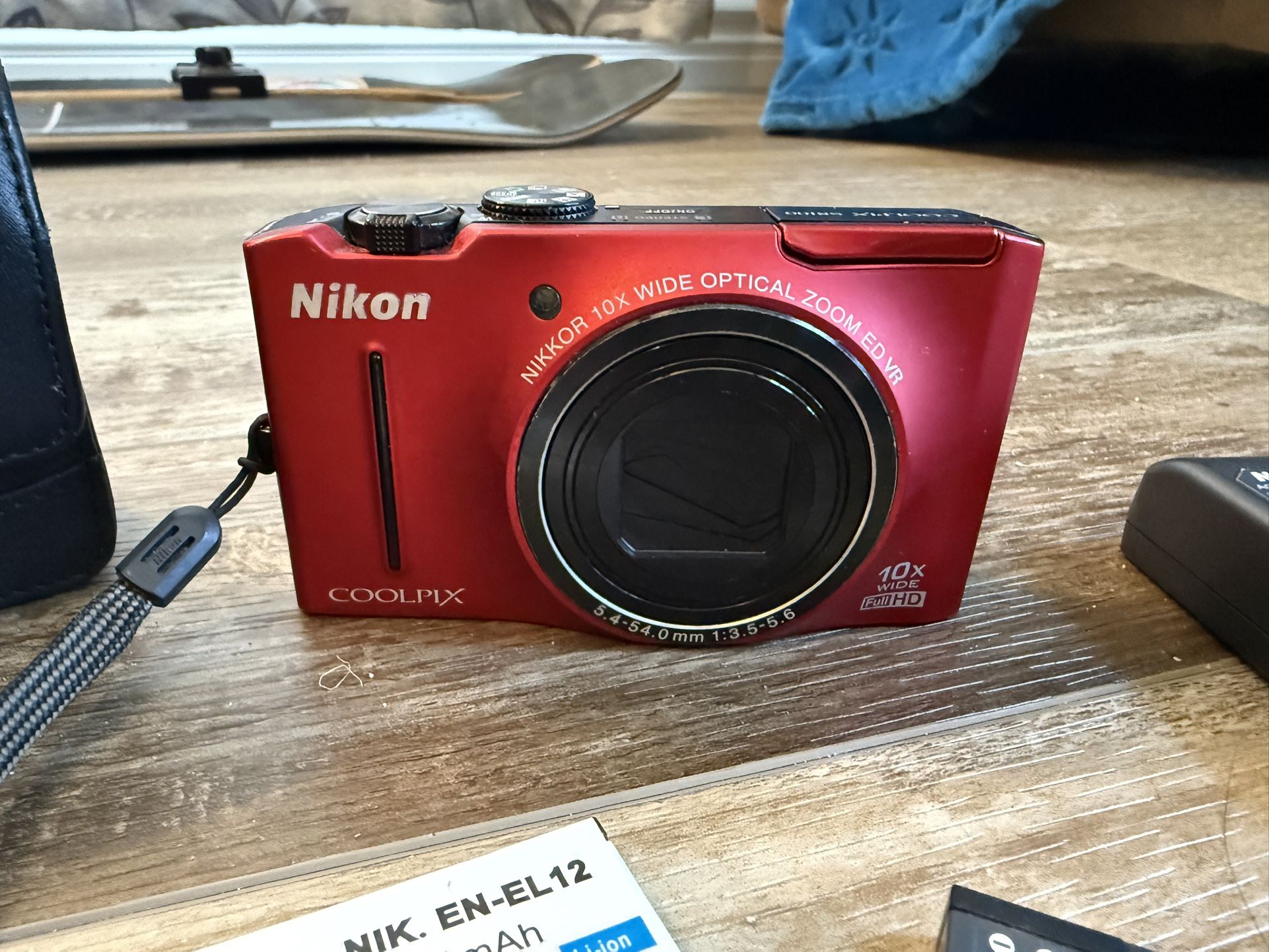Nikon coolpix S8100