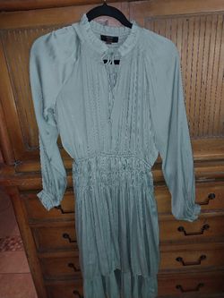 Tarahi Light Green Dress Size Small  Ruffles Cuff