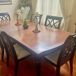 Dining Table Excellent Condition 