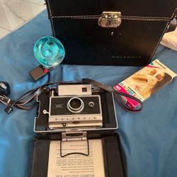 $45 Firm ! NICE VINTAGE Polaroid Auto 250 Land Camera W/ Flash  In Case -