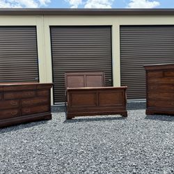 Pennsylvania House Solid Wood Queen Bedroom Set FREE DELIVERY!!