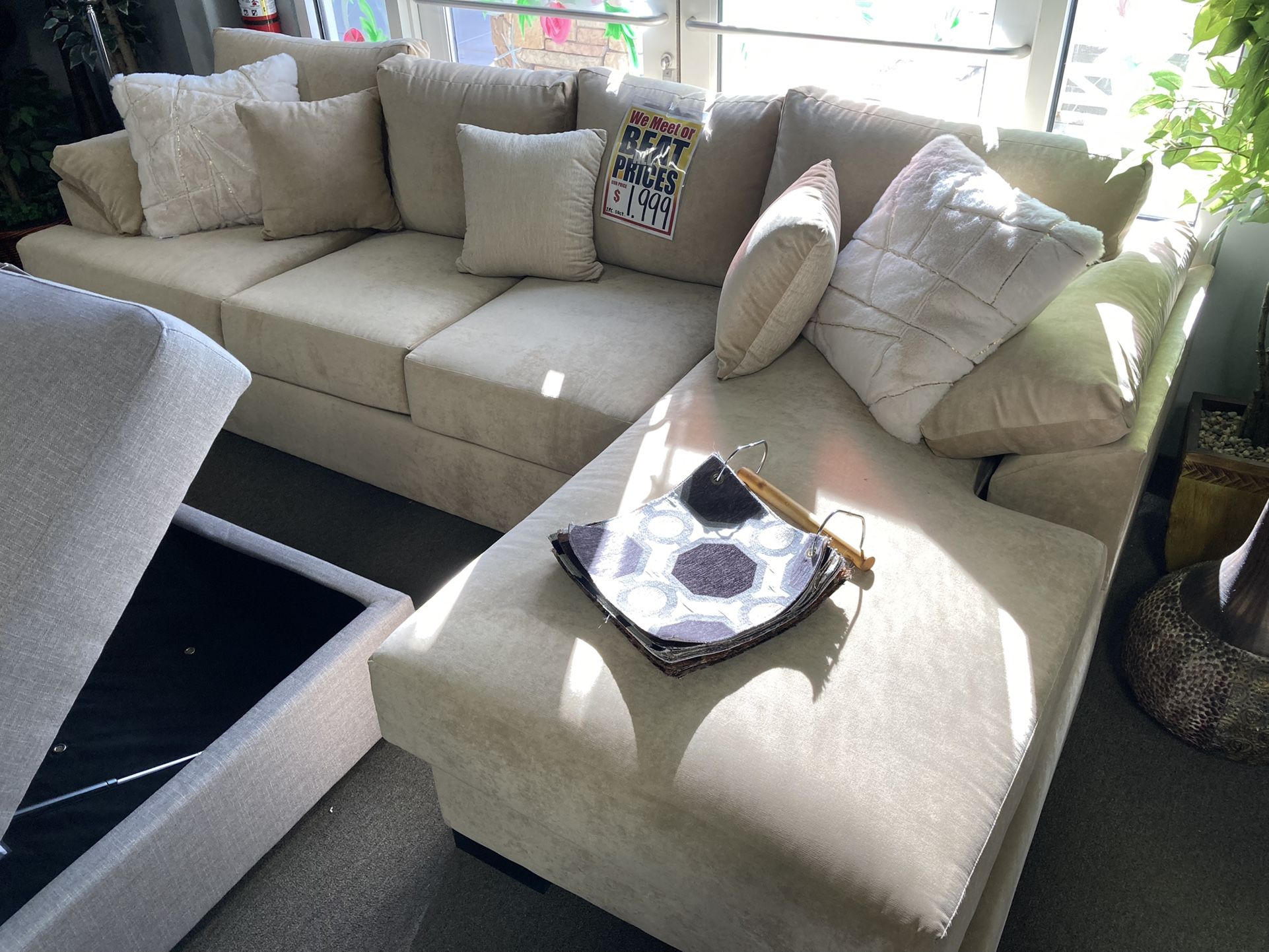 Lovely Sectional ✨💛 Easy Financing Available ✨✅