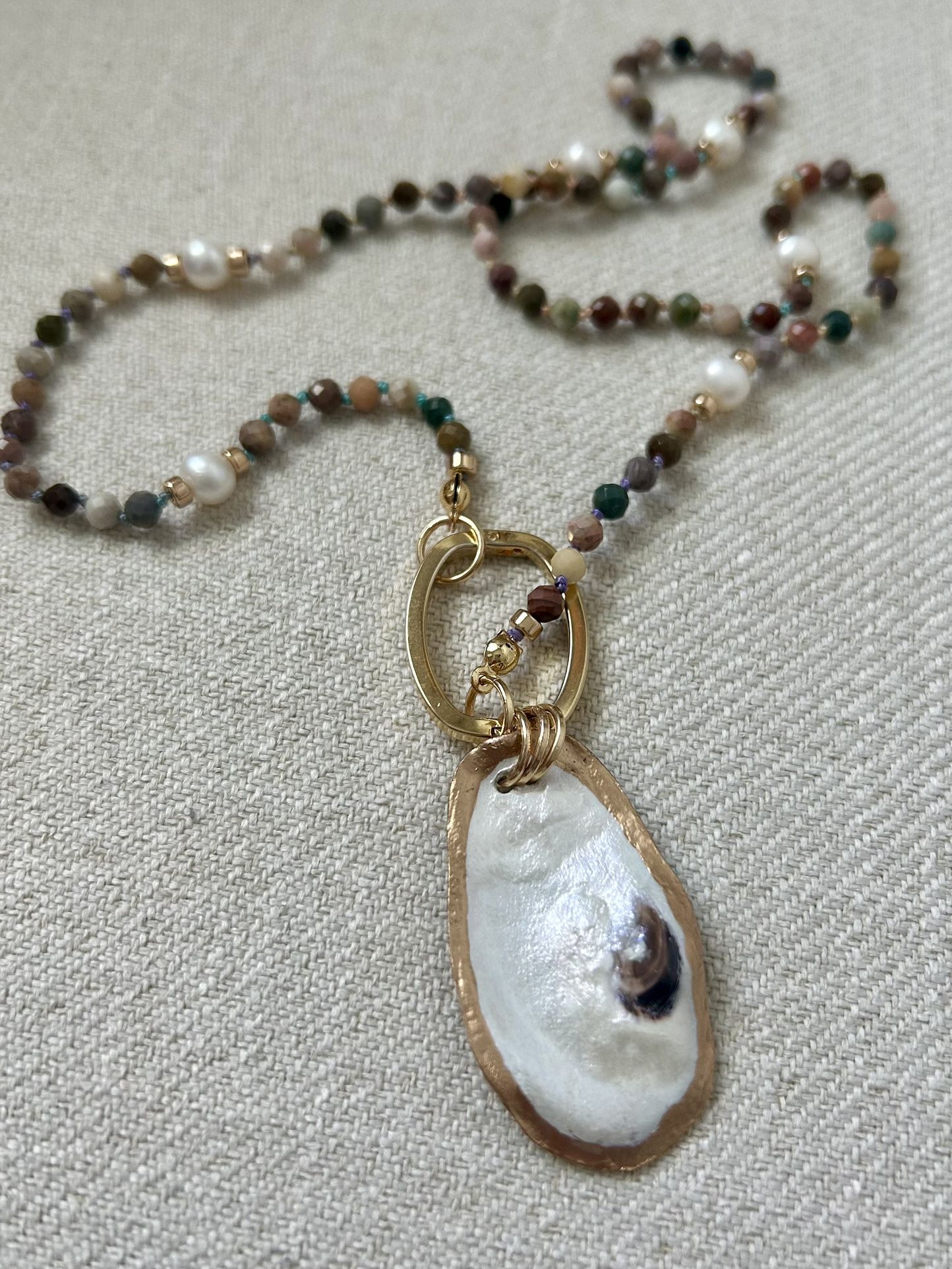 Natural Oyster Shell and Alashan Agate Necklace