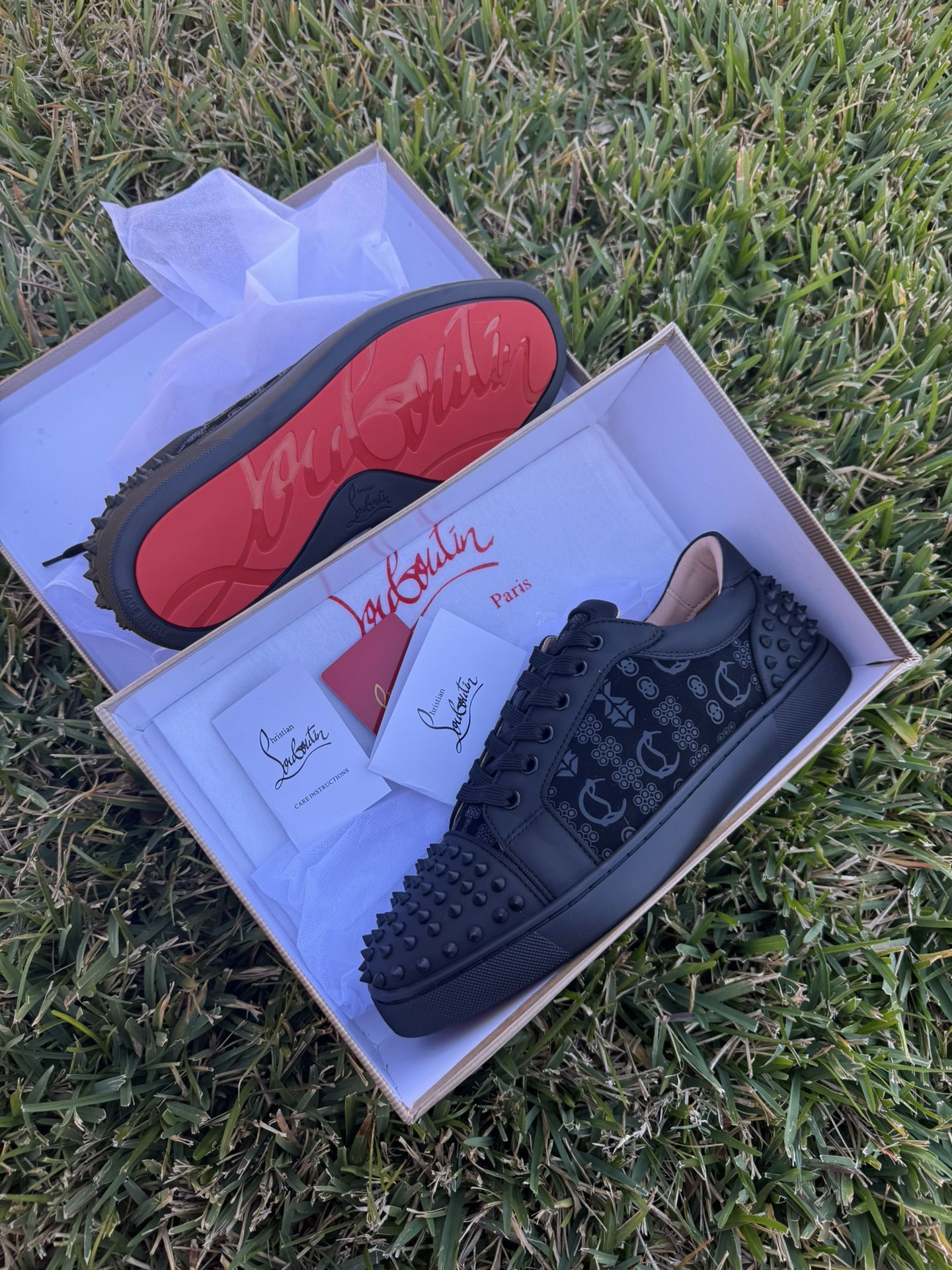 Redbottoms / Suela rojas