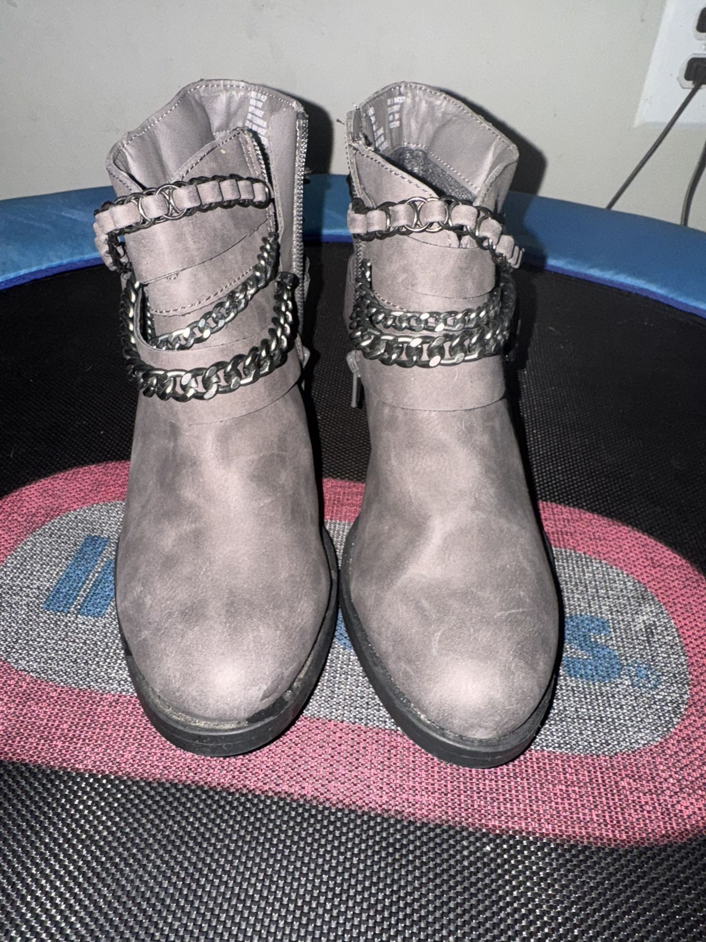 Women Size 7.5 Med Boots 
