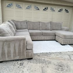 FREE DELIVERY 3-piece Cream Sectional Couch 