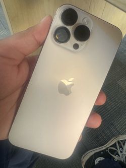 Unlocked iPhone 16pm with a SIM TRAY