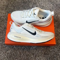 Nike Vomero Running Size 8 Men / Size 9.5 Women 