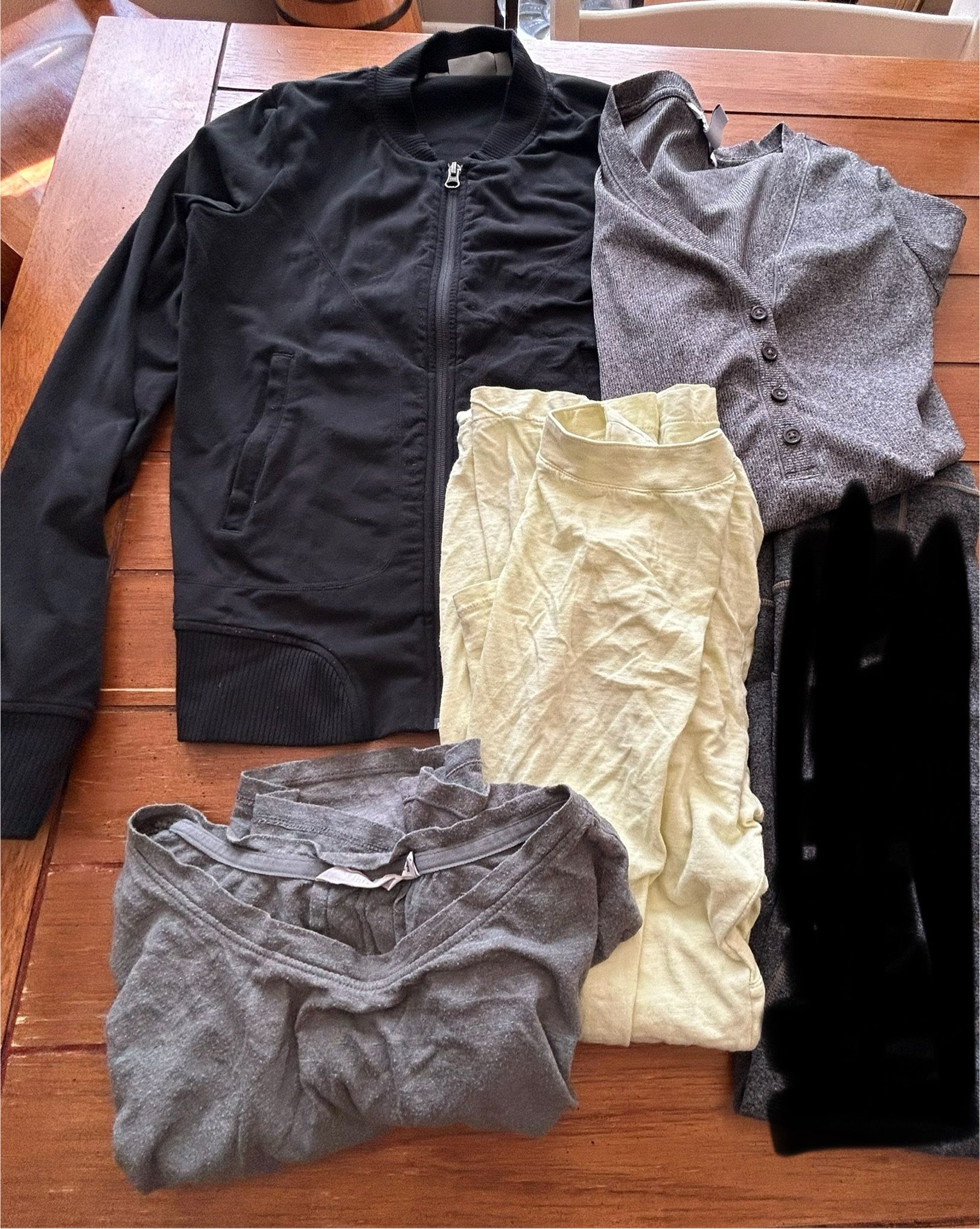 Athleta 4 Pc Clothing Bundle 