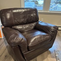 Leather Recliner mUST SELL