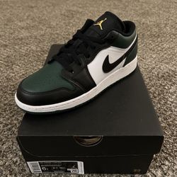 Air Jordan 1 Low- Green Toe 6Y/7.5W (DS)