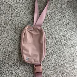 Lululemon Everywhere Belt Bag 