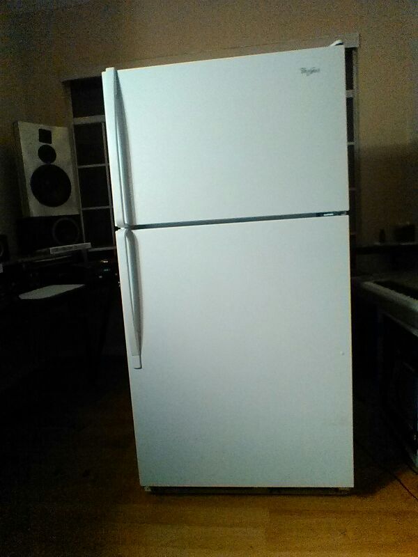 Whirlpool refrigerator WRT1L1TZYW01