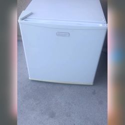 Mini Fridge 