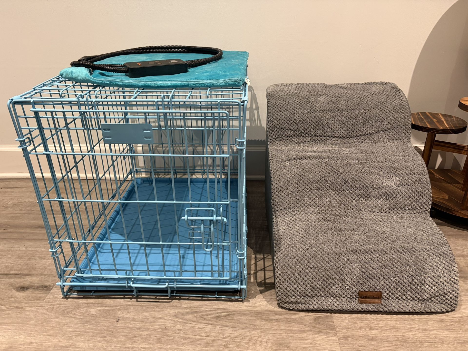 Dog Crate (small) with Warmer and Stairs