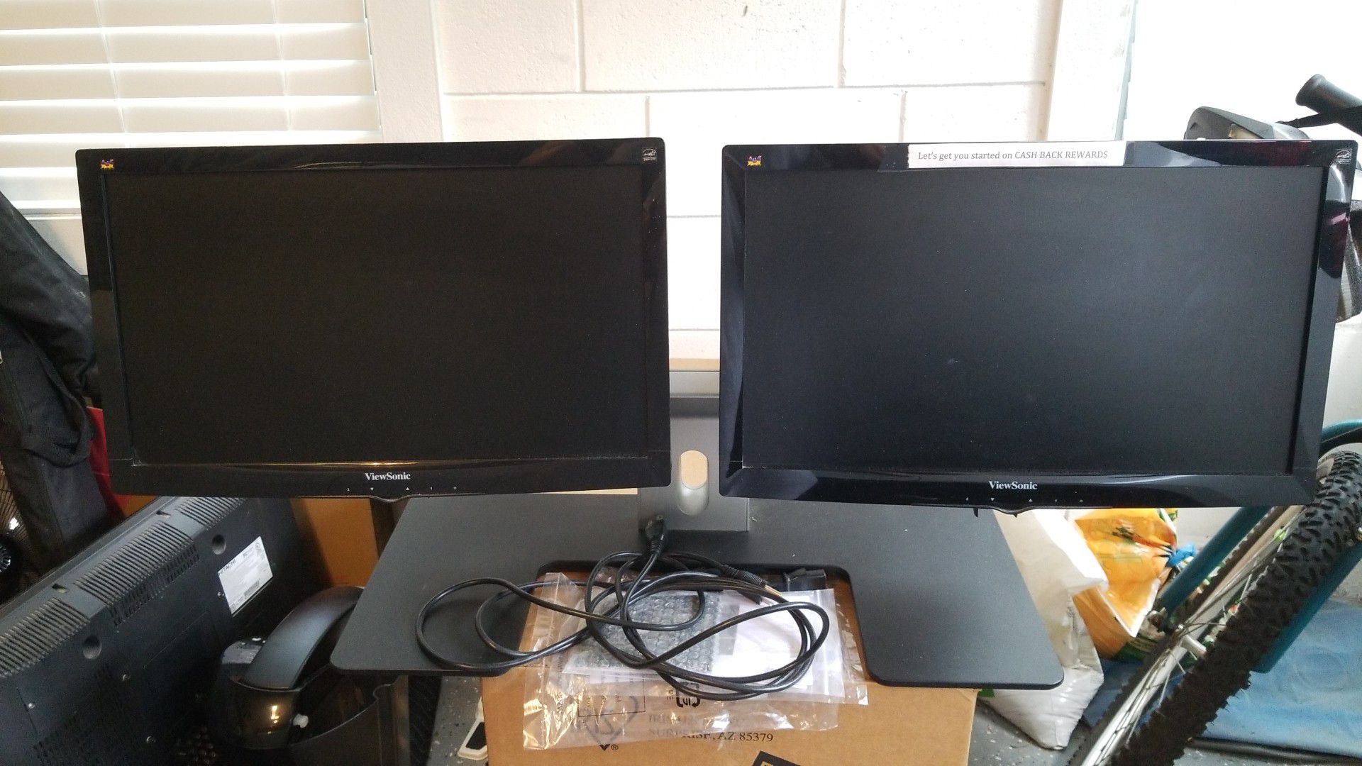 Dell dual stand and 2 15 inch monitors