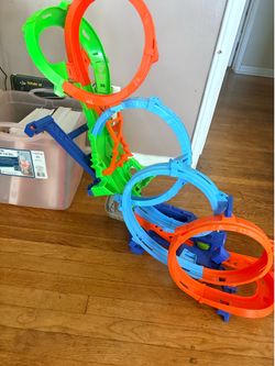 Hot wheels loop track