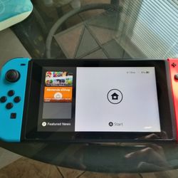 Nintendo Switch (Original) In great working condition comes with 1 game