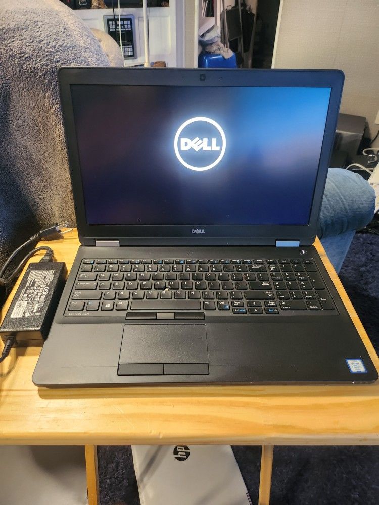 LAPTOP Core i7-6600U-3.40GHz, 256gb HD,Windows 11