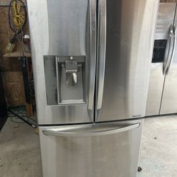 REFRIGERATOR 