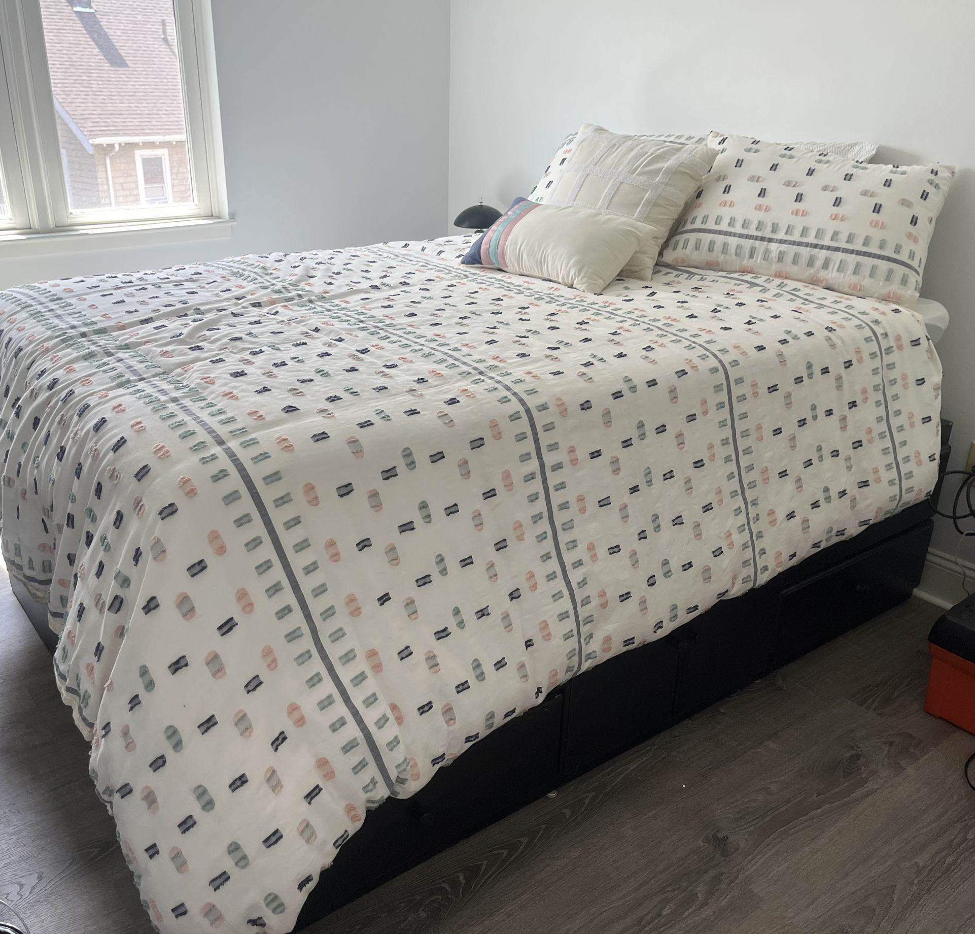 Full Size Platform Bed With Storage