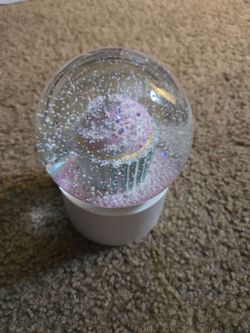 Cupcake music snowglobe