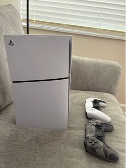 PS5 Slim Disc Edition 1TB + 2 Controllers