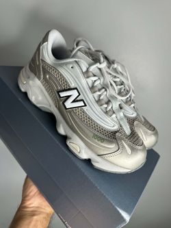 New Balance 1000 Sz 6 Y Or 8 Women 