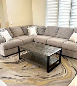 DELIVERY AVAILABLE 🚛!! Beautiful beige sectional couch with deep seating LIKE NEW!