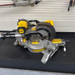 DEWALT 12in. Sliding Compound Miter Saw, 15 Amp Motor, Dual Rails, XPS Cross-Cutting, Model# DWS779