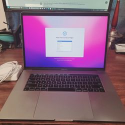 15in Apple MacBook Pro. No Sound*, Touchbar, Core i7, Radeon Pro, 17