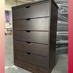 5 drawers dresser / Five drawers dresser