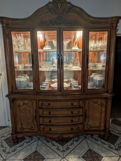 OAK ROYALE CHINA CABINET