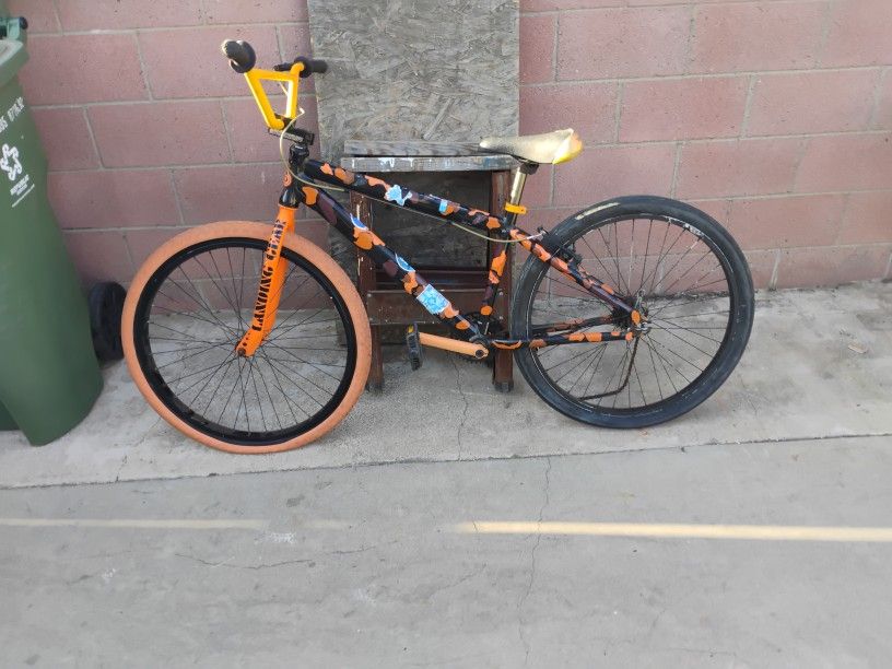 See Big Flyer 26-in Frame Needs A Little Work And Air On The Tires