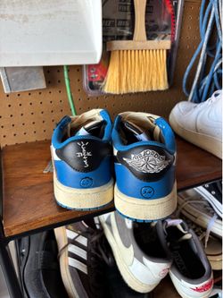 Travis Scott Jordans size 9