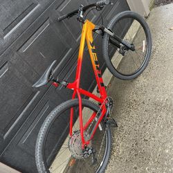 Trek Marlin 7 Mountain Bike