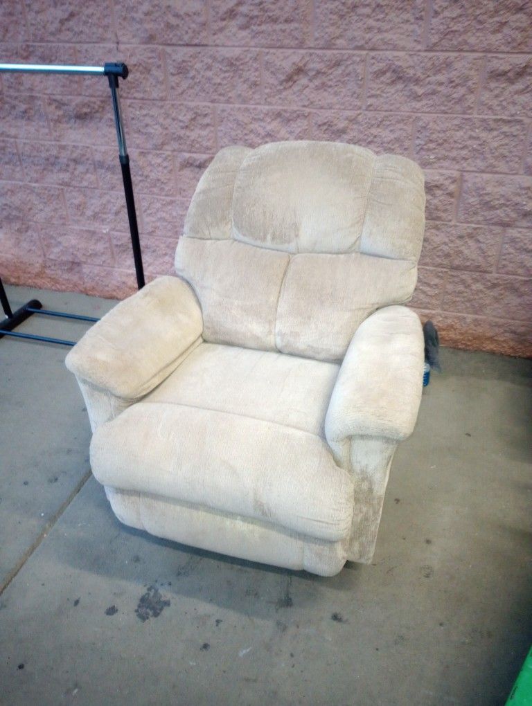 LazyBoy Electric Recliner for Sale in Virginia Beach, VA OfferUp