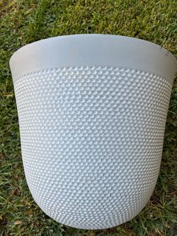 Large indoor/outdoor planter pot. New