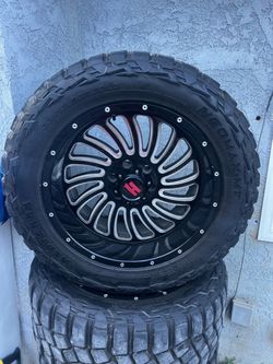Truck Wheels with Neomax MT Mud Tires