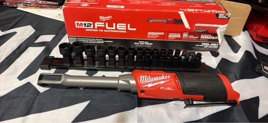 Milwaukee 3050-20 M12 FUEL 12V INSIDER Extended Reach Box Ratchet w/ Socket Set