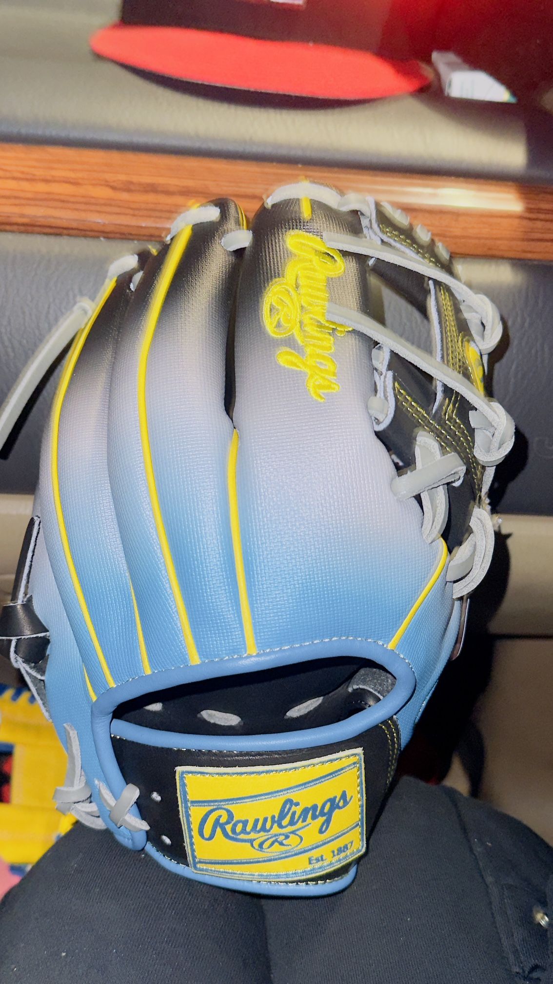 Rawlings 11.5” Heart Of The Hide R2G Series Glove 2025