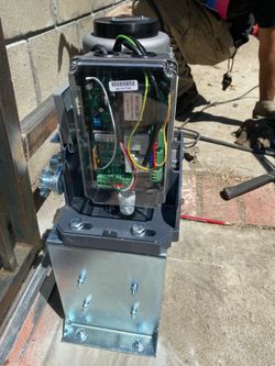 Sliding or swing electric gate slow or noisy? I handle all movement problems