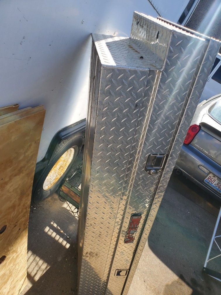 Tool Box Aluminum For A Regular Pick Truck
