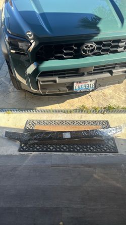 Toyota bug deflector for Sequoia or tundra