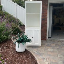 Cabinet Hutch Thingy